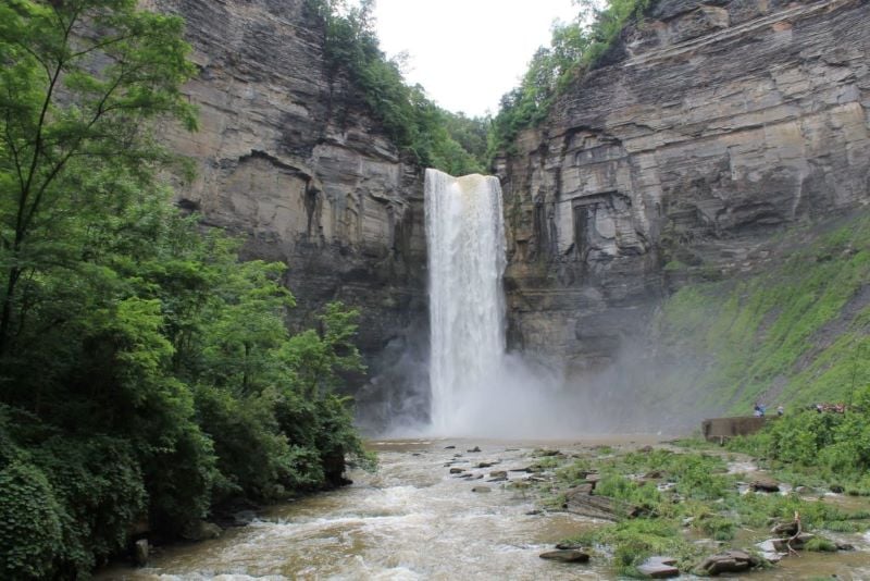 Taughannock Falls Gorge Trail是纽约州北部最简单的徒步旅行路线之一