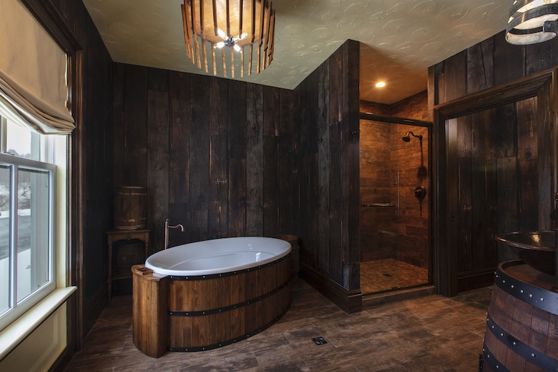 罗克斯伯里汽车旅馆是纽约州北部最好的浪漫度假胜地之一，有按摩浴缸