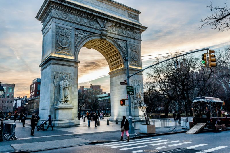 华盛顿广场公园拱门是纽约市最适合自己去的地方之一