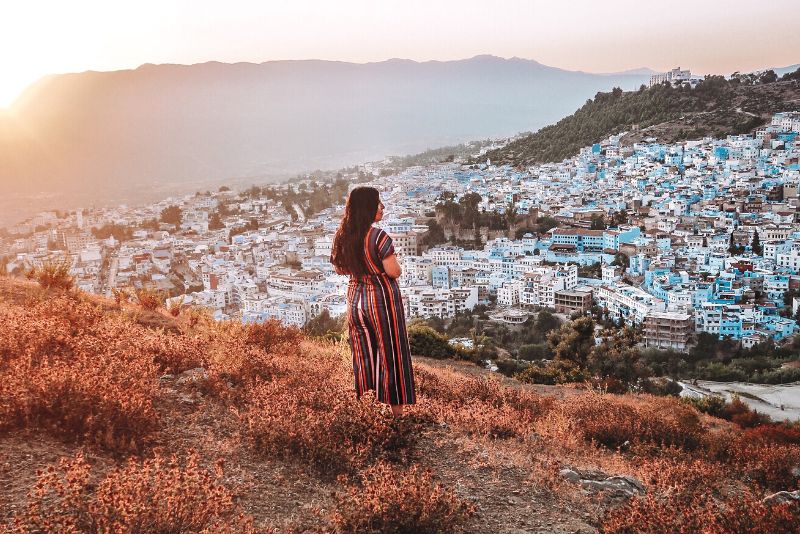 女人探索最好的地方独自旅行在中东在摩洛哥