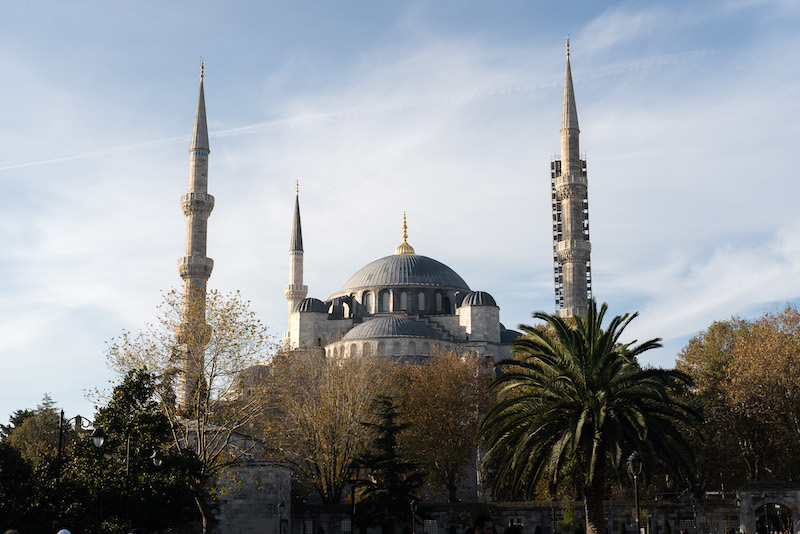在伊斯坦布尔独自旅行时参观蓝色清真寺万博客户端登录