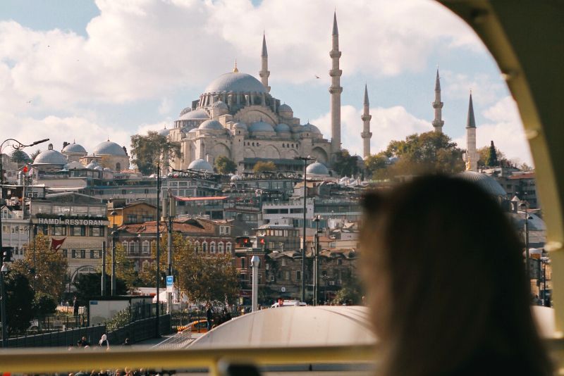 女性独自旅行在伊斯坦布尔,土耳其